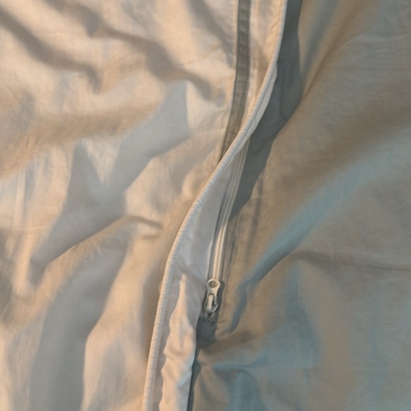 Luxurious White and Light Aqua Blue Duvet Cover with Duvet included - Picture 4 of 5